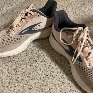 Brook Launch 8 Neutral Running Shoe